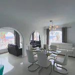 Palacio Galindo ヴィラ *